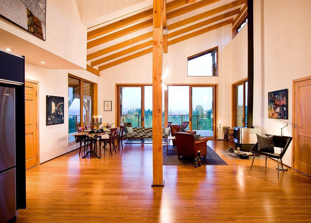 Myra Canyon Lodge Kelowna Dış mekan fotoğraf